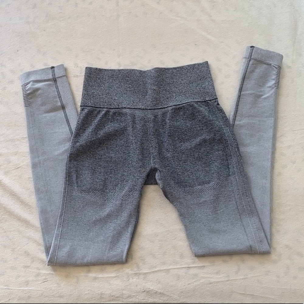 Seamless Workout Yoga Leggings Size Small Ombré - Picture 6 of 6